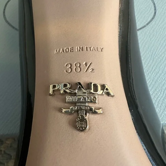 Prada Black and Beige Patent Leather Spectator Pump (US Size 8.5) - Picture 6 of 10